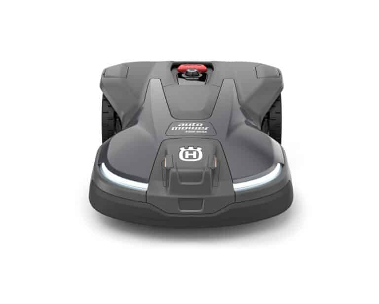 Foran af en grå robotplæneklipper