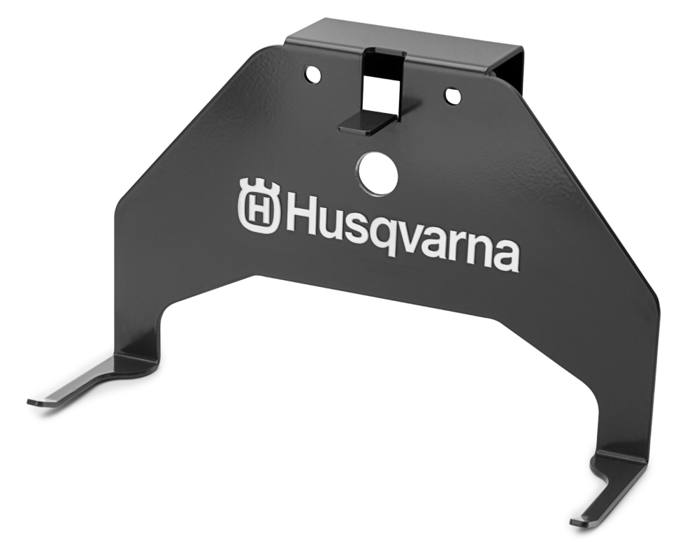 Sort vægophæng med Husqvarna logo.