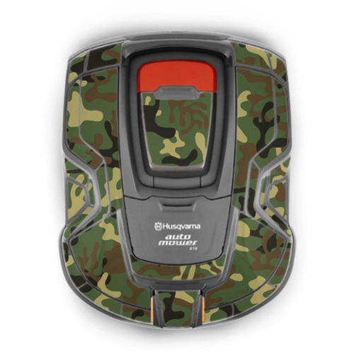 Robotplæneklipper med camouflage mønster.