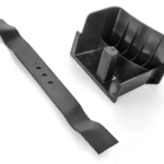 Plæneklipperblad ved siden af en græsboks