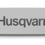 Sværd til en motorsav med Husqvarna logo.