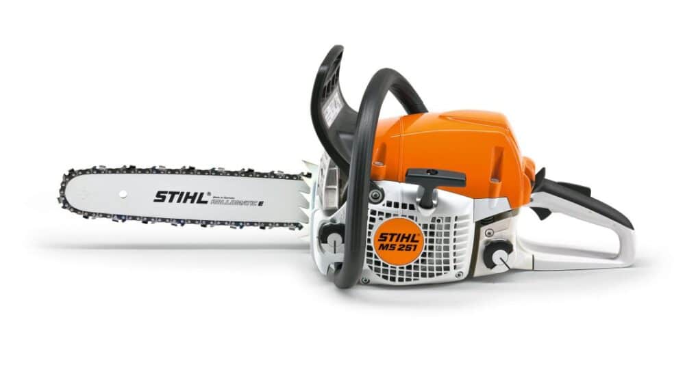 Motorsav STIHL MS 251 med orange og hvidt design.