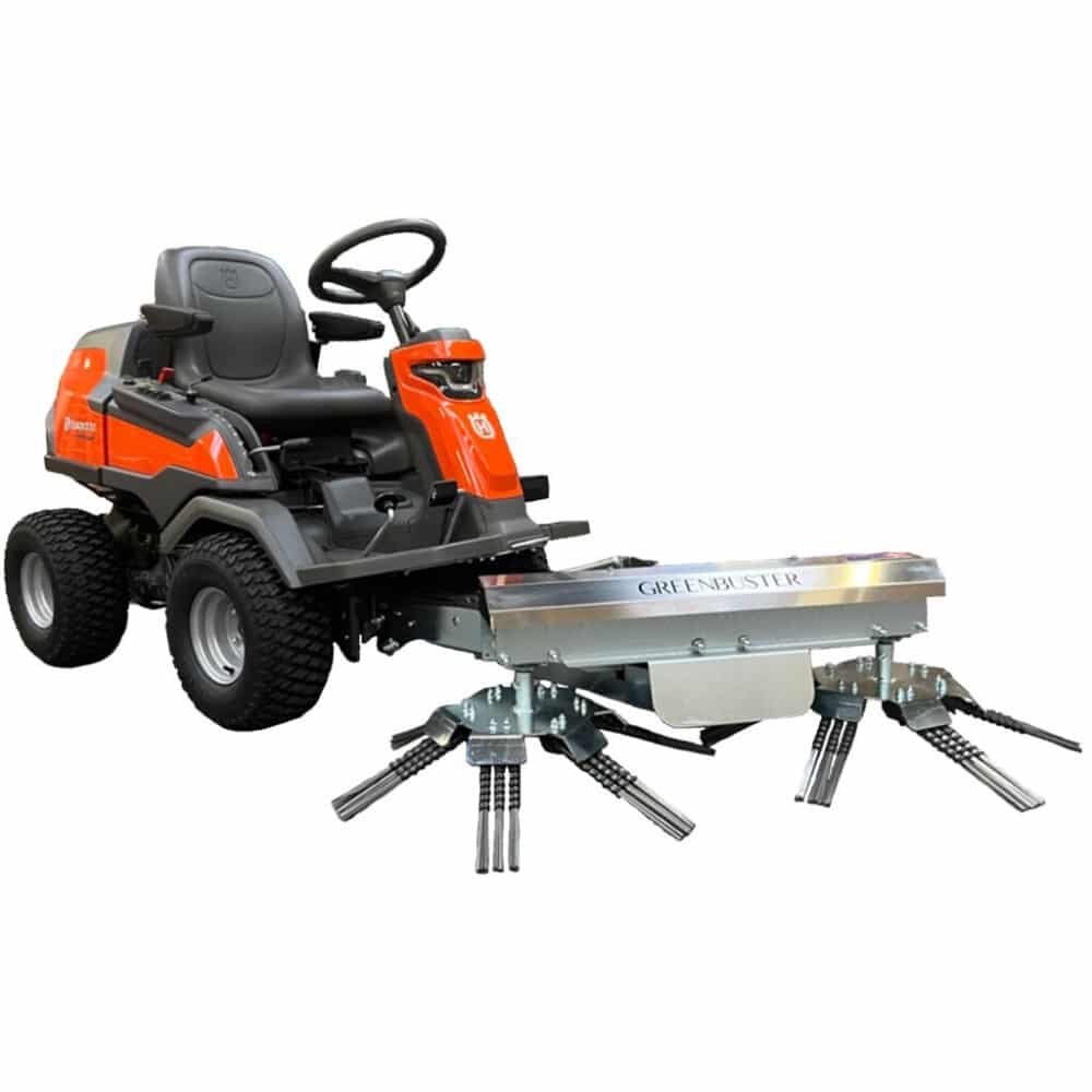 En havetraktor med mosfjernertilbehør