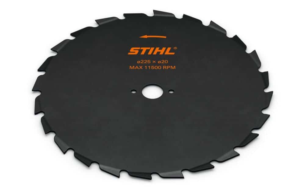 Sort Stihl savklinge med tekst.