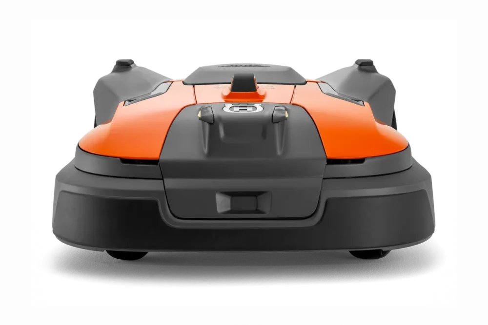 Orange og sort robotplæneklipper set forfra.