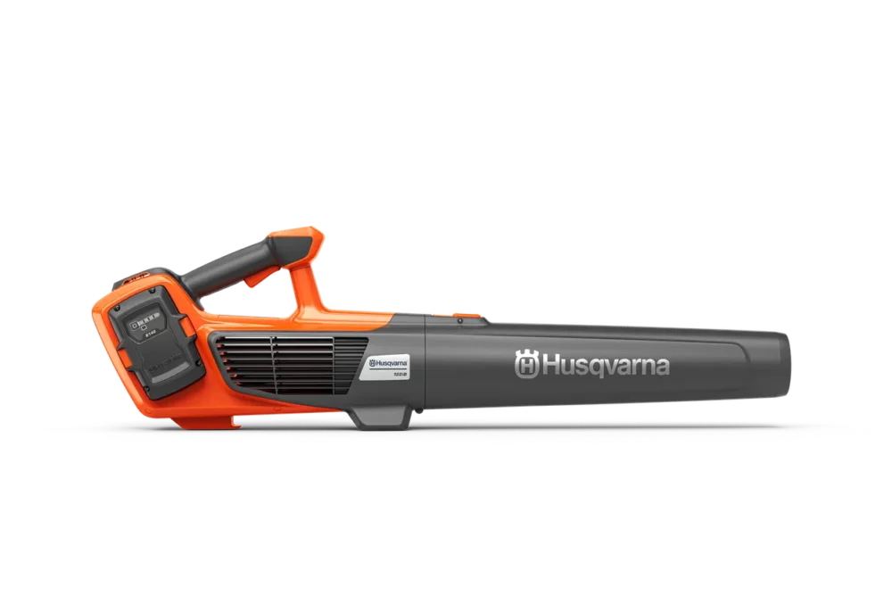Batteridrevet Husqvarna løvblæser.