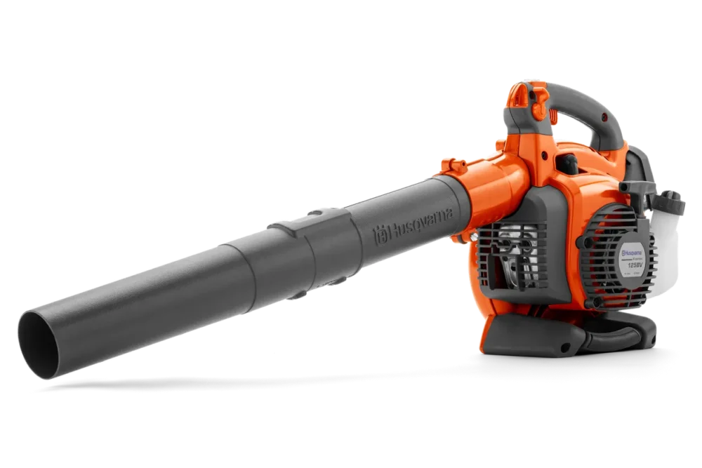 Orange Husqvarna løvblæser.