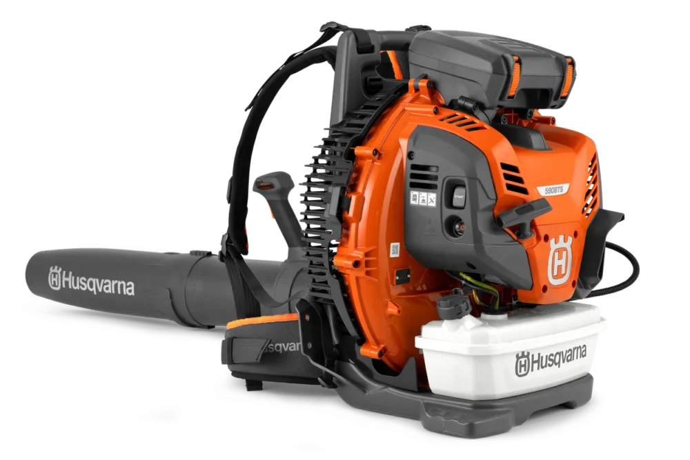 Rygbåren bladblæser fra Husqvarna i orange og grå.