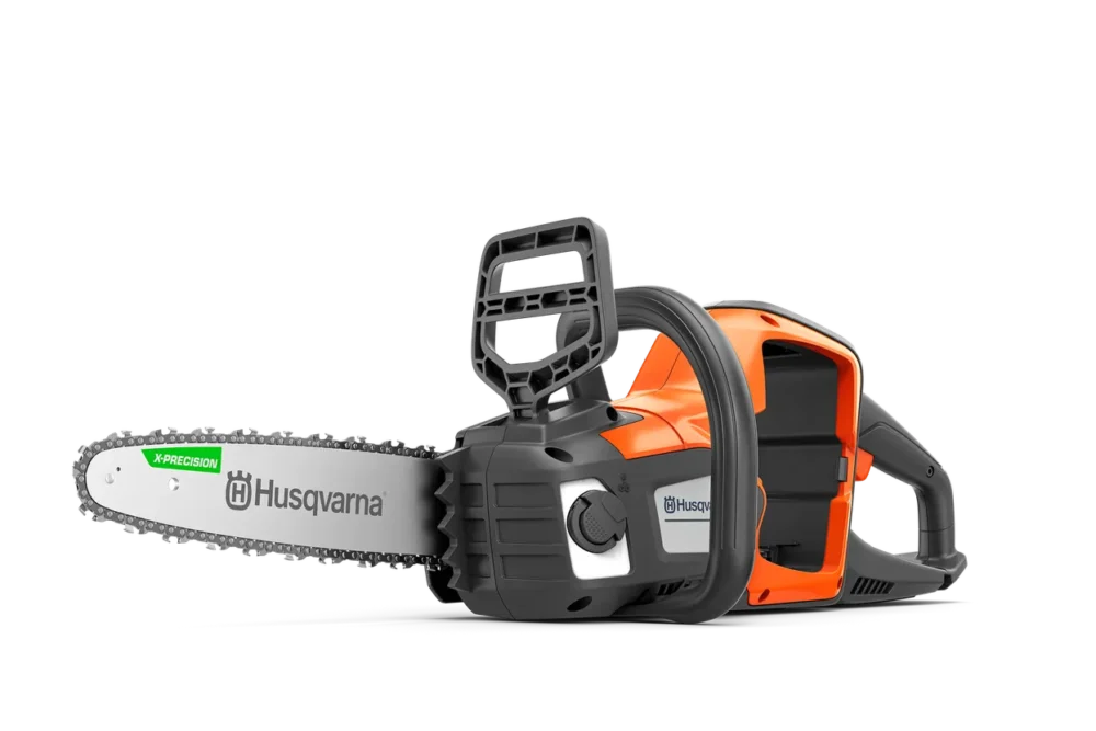 Motorsav fra Husqvarna i sort og orange design.