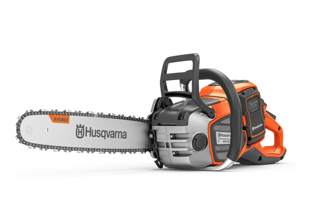 En orange og sort Husqvarna motorsav.