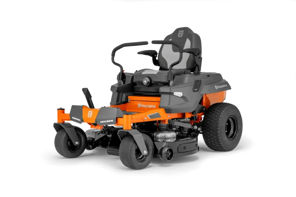 En orange Husqvarna zero-turn plæneklipper.
