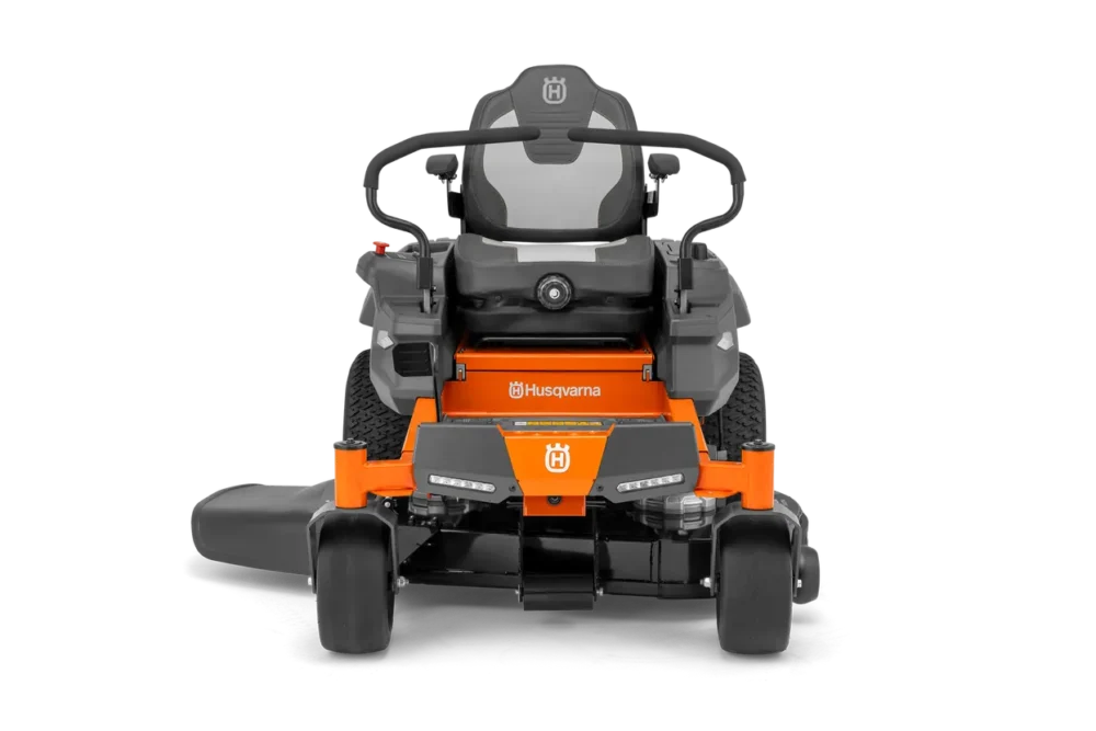 Frontbillede af en Husqvarna plænetraktor