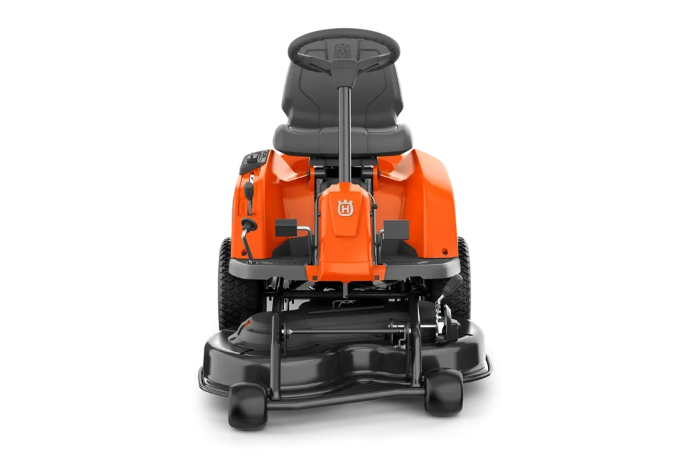 Forfra billede af orange havetraktor.
