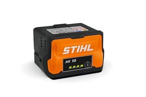 STIHL AK 10 batteri med orange og sort design.