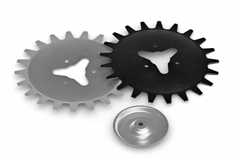 To tandhjul og en skive på hvid baggrund.