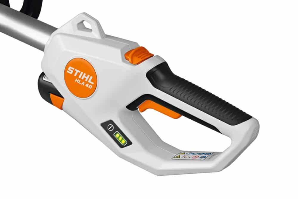 Håndtag på en Stihl HLA 40 batteri-hækkeklipper
