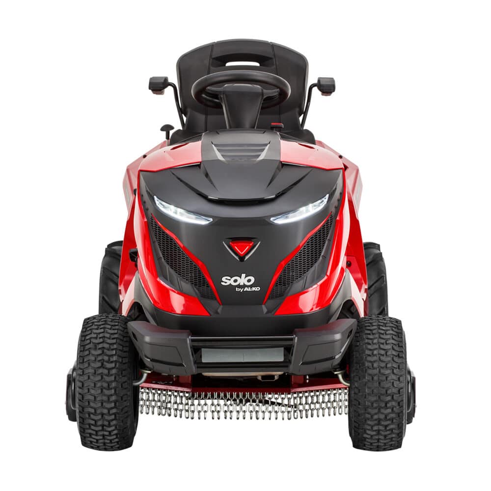 Forfra af rød havetraktor