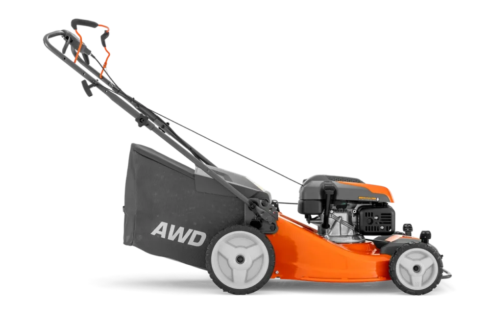 Orange og sort plæneklipper med AWD