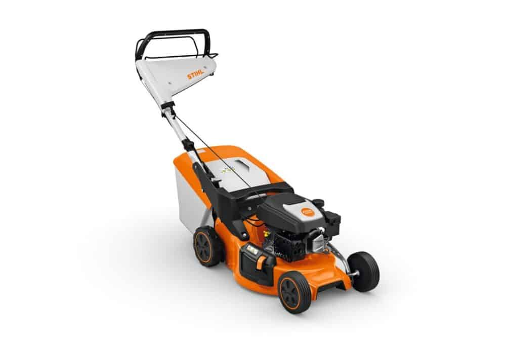 STIHL plæneklipper på hvid baggrund