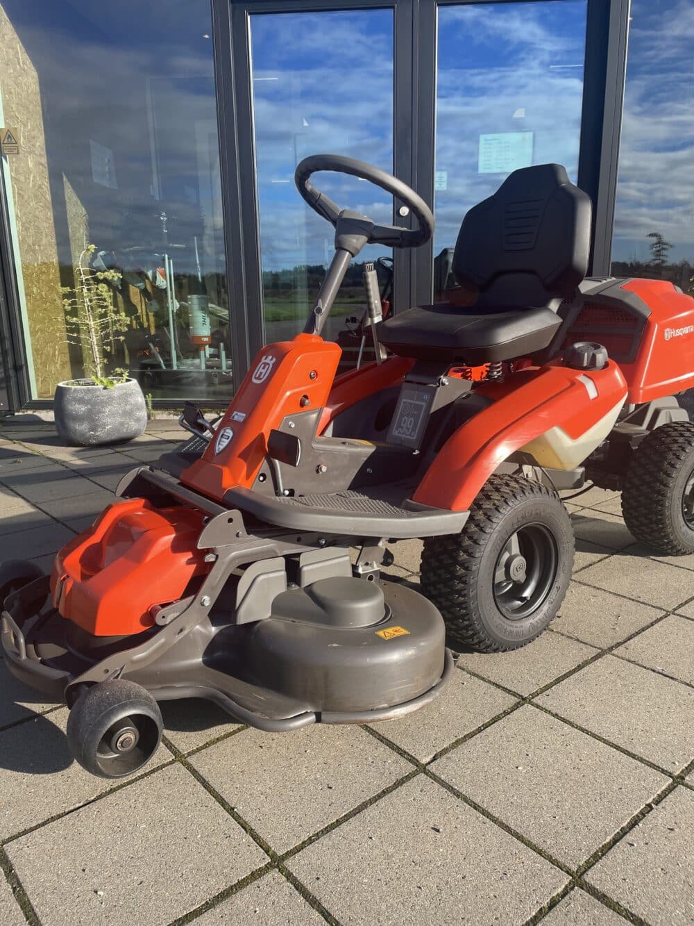 Brugt Husqvarna R 214TC Comfort Edition – 103 cm klippebord - Årg. 2025 - Billede 5