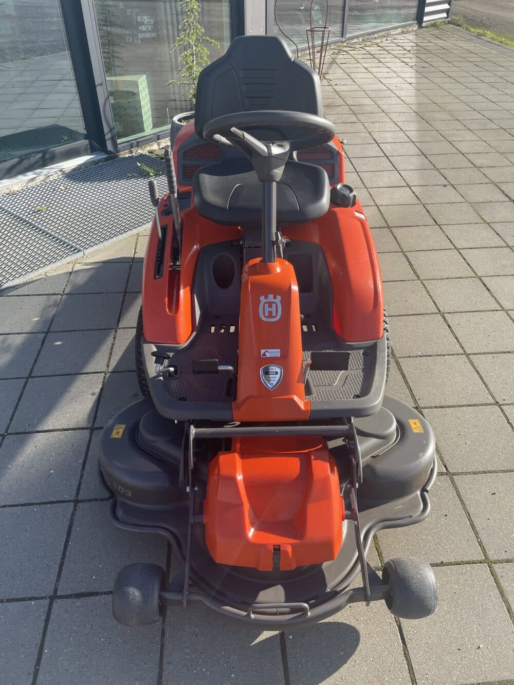 Brugt Husqvarna R 214TC Comfort Edition – 103 cm klippebord - Årg. 2025 - Billede 3