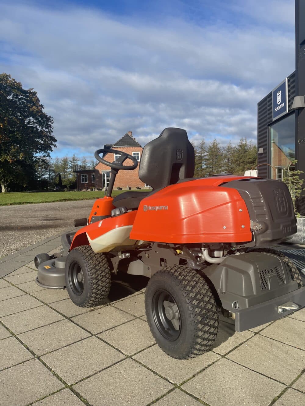 Brugt Husqvarna R 214TC Comfort Edition – 103 cm klippebord - Årg. 2025 - Billede 4