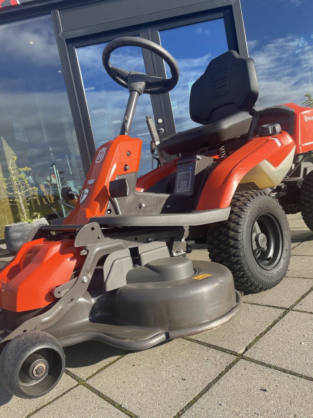 Brugt Husqvarna R 214TC Comfort Edition – 103 cm klippebord - Årg. 2025 - Billede 2